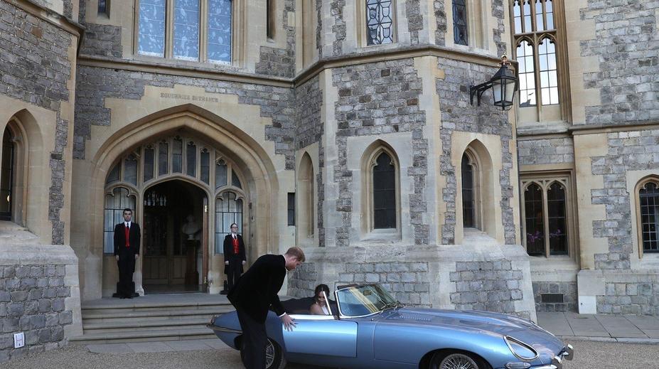 Nádherný jaguar, ve kterém Harry vezl Meghan, má tragický příběh