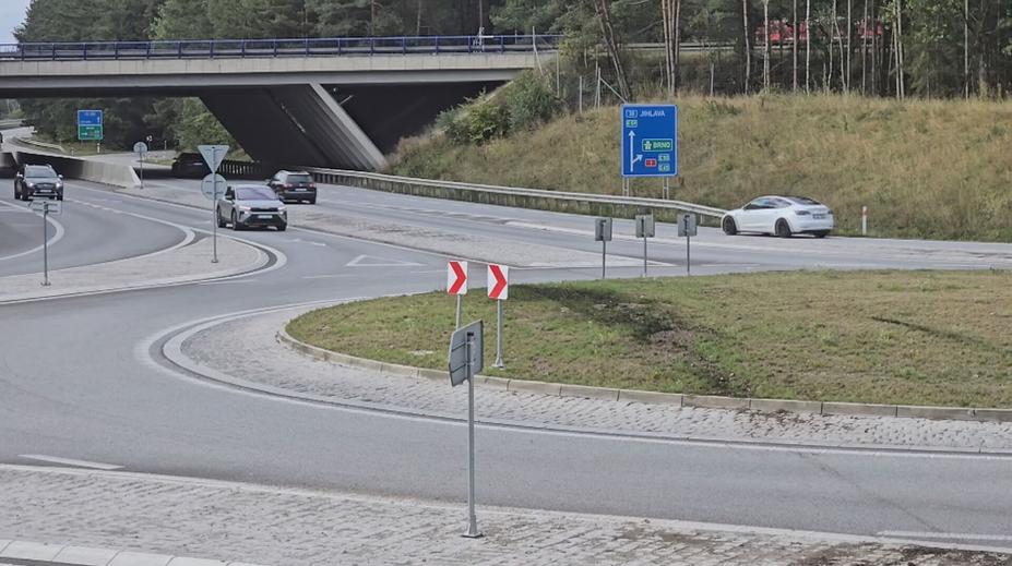 Zrekonstruovanou křižovatku na Vysočině čekají další opravy. Vyjdou na milion korun