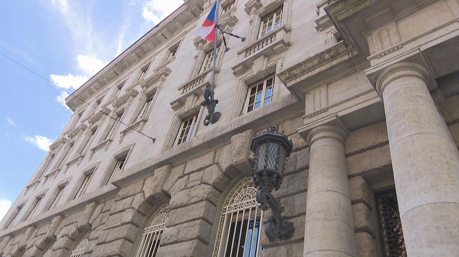 Vládu rozděluje bývalé sídlo gestapa. Ministerstvo průmyslu tam má úředníky