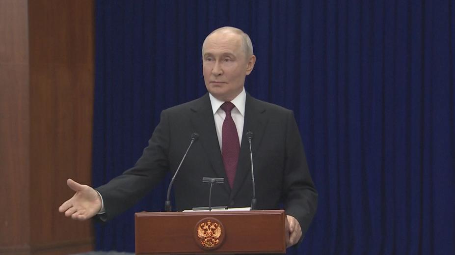 Německo zavádí protiruská opatření. Putin zapojení Moskvy do útoku odmítá