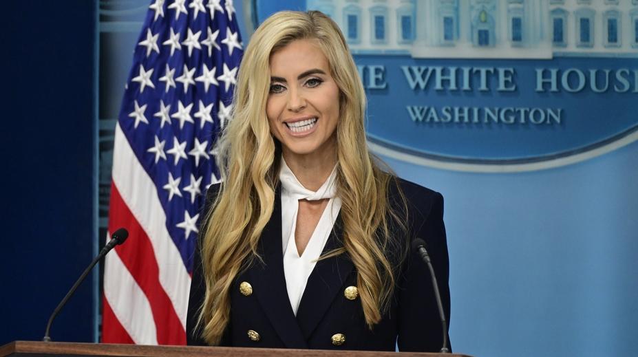 Nová Trumpova mluvčí se stala terčem posměchů. Její přeřeknutí baví internet