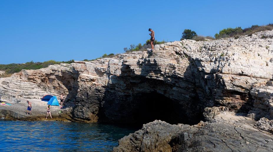 Chorvatská policie varuje turisty před zásadní chybou. Končí kvůli ní v nemocnici