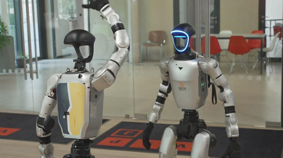 Robot Karel běhá a tancuje. V budoucnu může pomáhat doma i v továrně