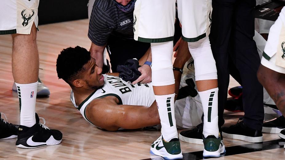 Milwaukee odvrátilo vyřazení, přišlo ale o tahouna Antetokounmpa