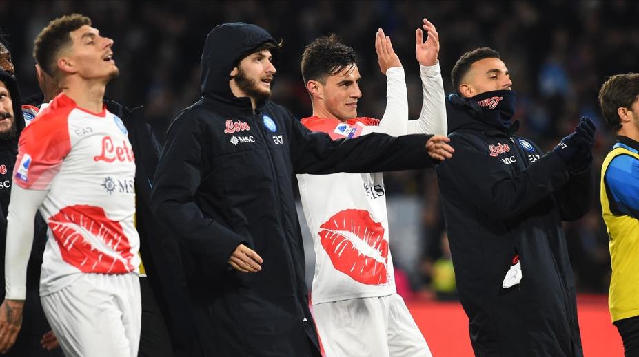 Neapol nastoupila ve valentýnských dresech. Hrůza, hodnotí fanoušci
