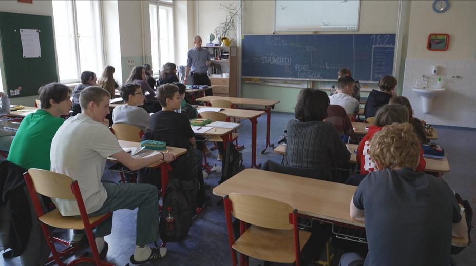 Úroveň školství upadá. Učitelé viní inkluzi, přetížené třídy i rodiče