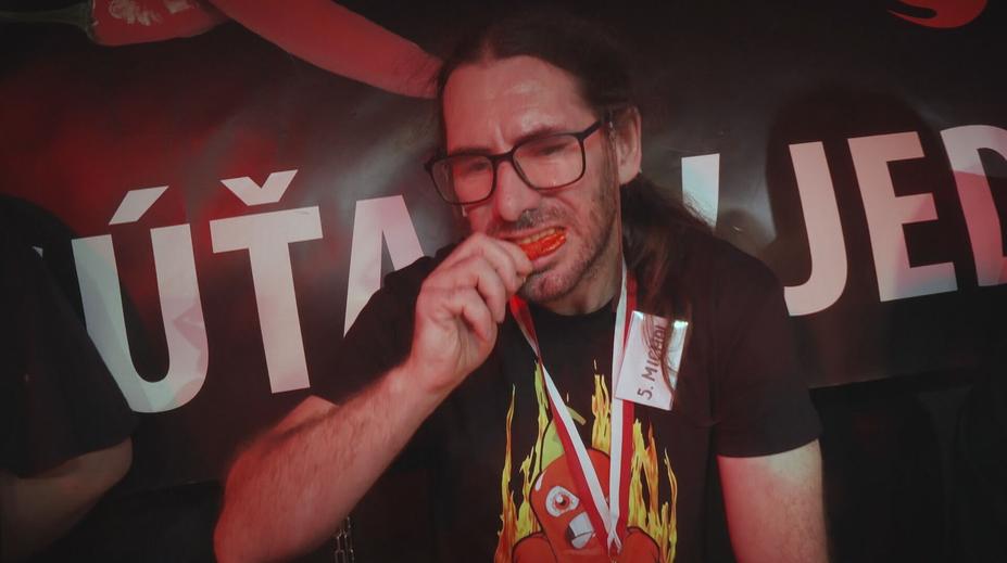 Potoky slz a litry vypitého mléka. Na Slovensku soutěžili v pojídání chilli