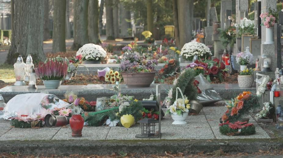 Kvůli Dušičkám nemíří na hřbitovy jen návštěvníci. Výzdoba totiž láká zloděje