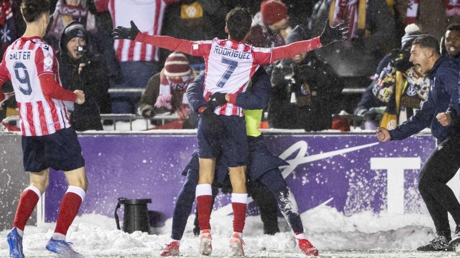 Na liják z duelu Sparty zapomeňte. Při vánici v Kanadě padl luxusní gól