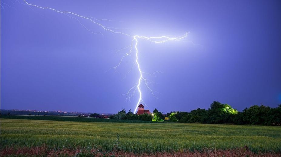 Maďaři kvůli nesprávné předpovědi počasí zrušili oslavy. Teď za to padají hlavy