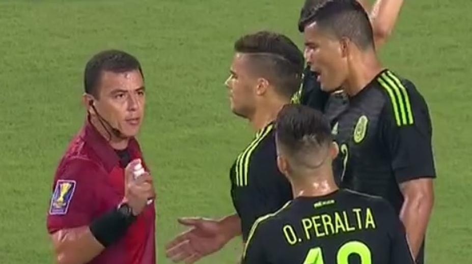 Útok na hráče! Sprej se vymkl kontrole arbitra, odnesl to Corona