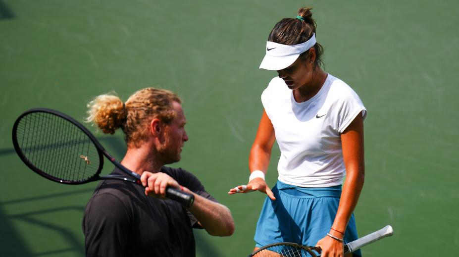 Slzy v očích Raducanuové. Tenistku trápí před US Open nepříjemné zranění
