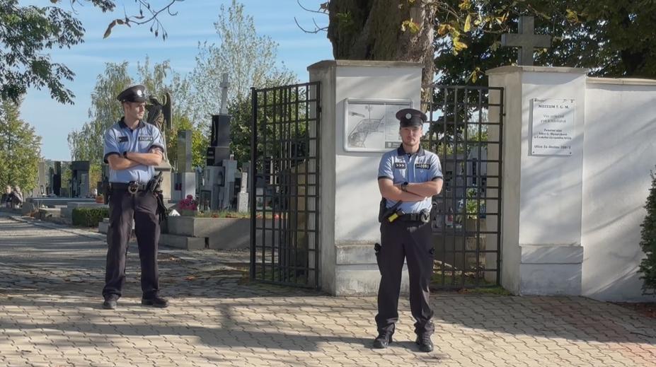 Policie exhumovala ostatky Jana Masaryka. Chce objasnit záhadu jeho smrti