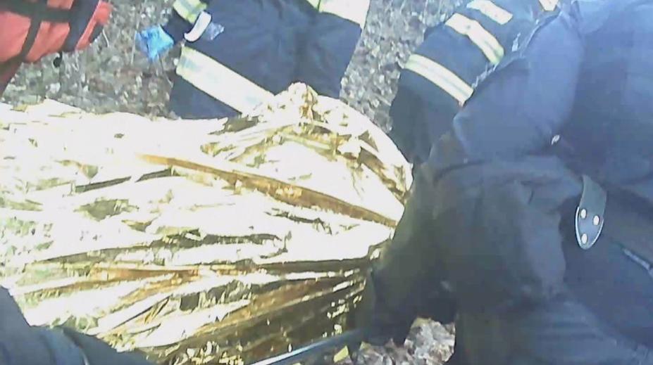 Policisté v Karlových Varech zachránili tonoucího muže z Ohře