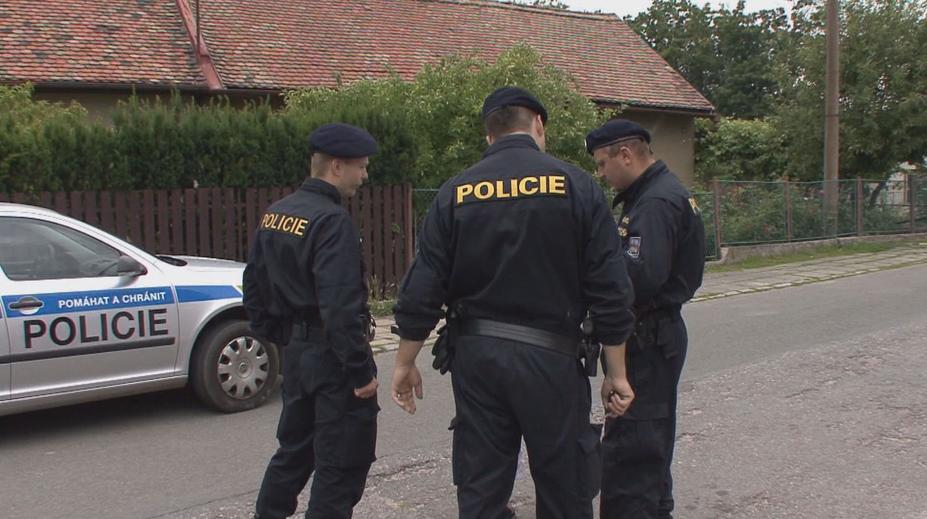 Dívku měli zakuklenci v Bohumíně lákat do auta. Vše si vymyslela, chtěla pomoci policii