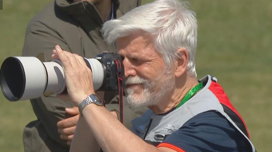 Superbiky v Mostě mají vzácného hosta. Petr Pavel opět kouzlí s fotoaparátem