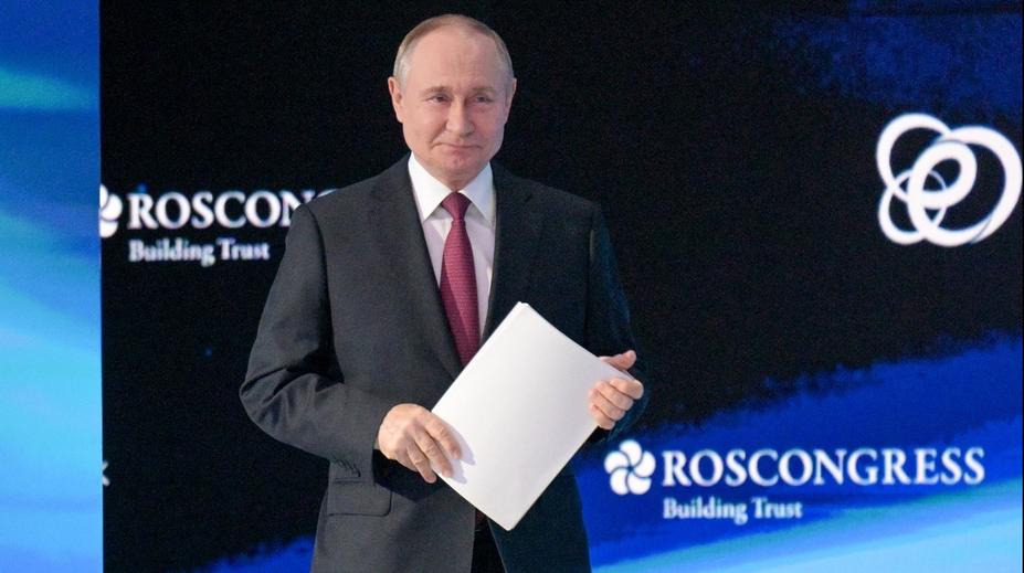 V ulicích Petrohradu lidé volali po pádu Putina. Zněla zakázaná píseň