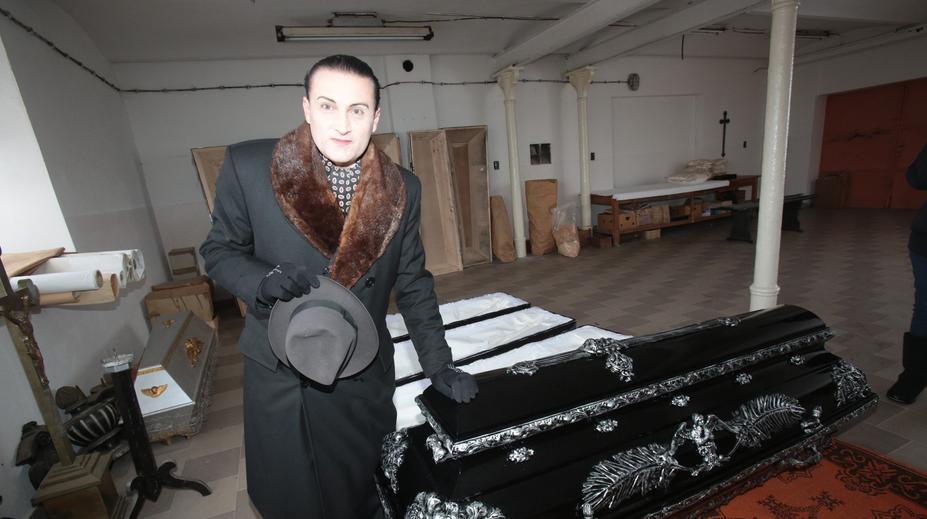 Zemřel funebrák Ivan Genov. Prý se bál jít do nemocnice kvůli koronaviru