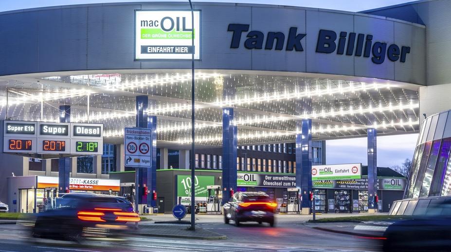 Místo benzínu kupte radši celou pumpu. Prodej čerpací stanice zbořil internet