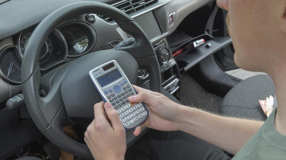 Expert poradil, jak ušetřit na pohonných hmotách. Řekl, co dělají řidiči špatně