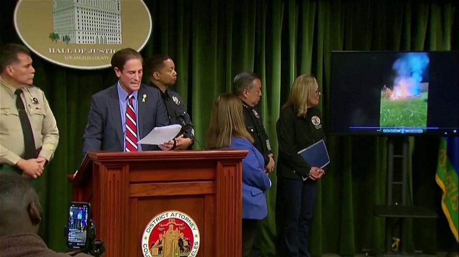 Los Angeles čelí dalším problémům: Zločinci využívají požáry k rabování