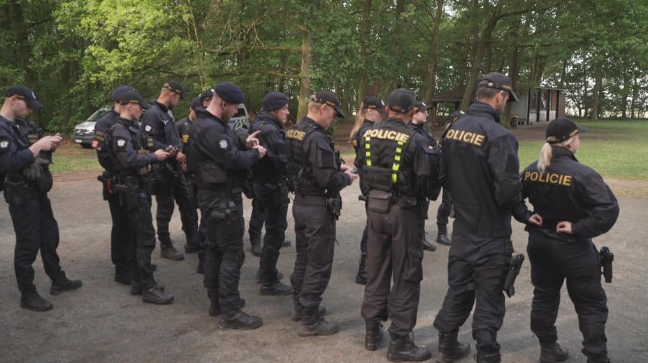 Policisté po třech týdnech našli zmizelou ženu z Pardubicka. Museli volat sanitku