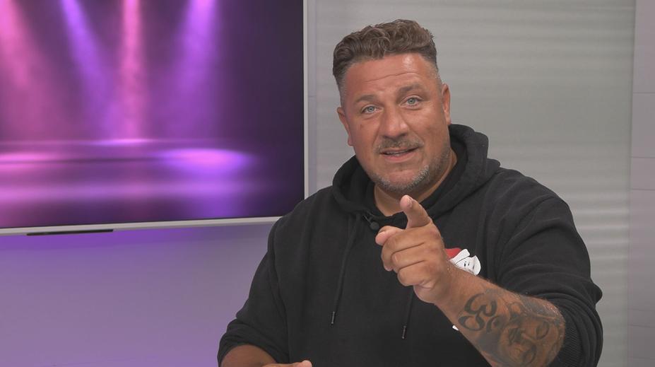 Vzdychat při dabování erotické scény, když mě přes okno pozorují lidé, rád nemám, přiznává Holán