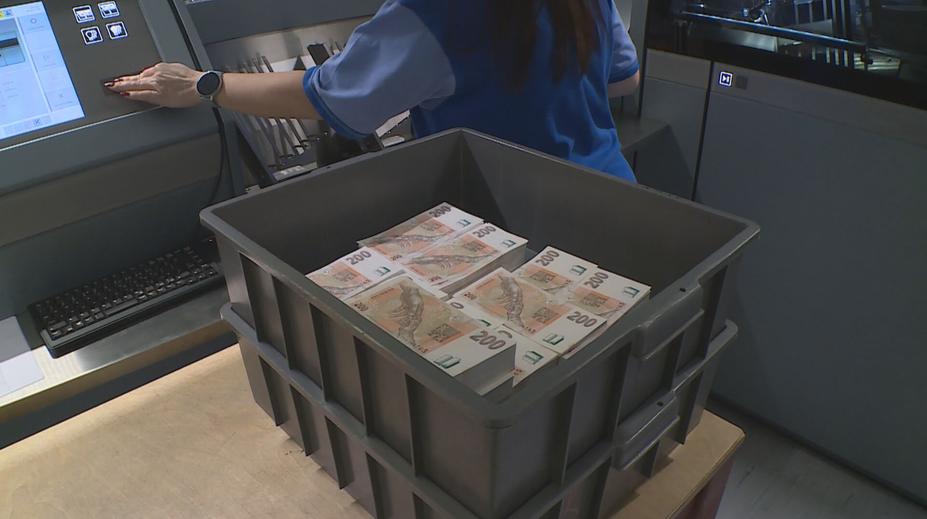 Státu kvůli covidu chybí stovky miliard. Odborníci poradili, kde je sehnat