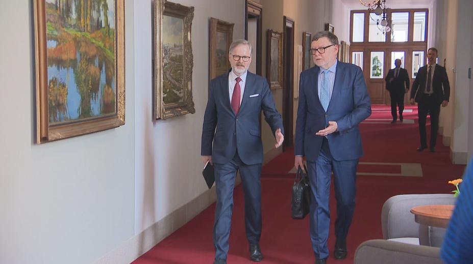 Vláda schválila státní rozpočet. Schodek zůstává na 286 miliardách