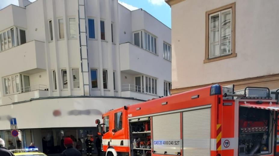 Ve znojemské bance unikla toxická látka! Několik lidí se nadýchalo