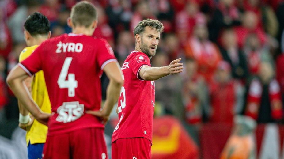 Emotivní loučení českého fotbalisty: Speciální dres, slzy a pivo pro fanoušky