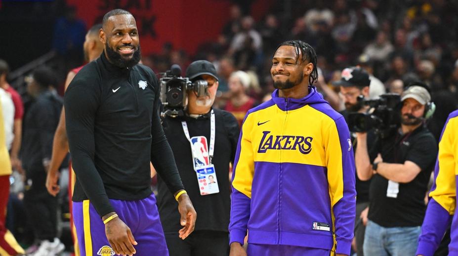 Kruh se uzavřel. Bronny má první body v NBA, zvládl to doma v Clevelandu