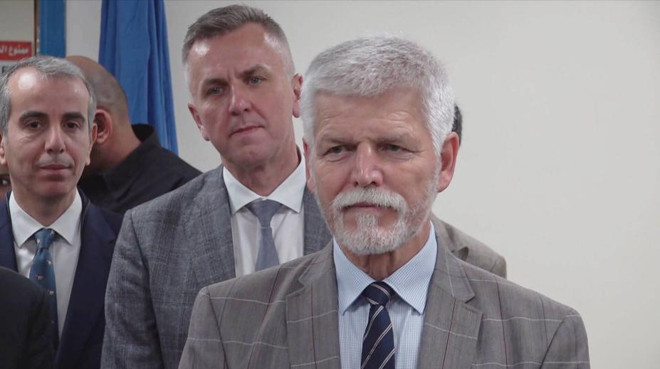 Podání kompetenční žaloby prezidentem nemá v Česku obdoby. Vláda krok nechápe