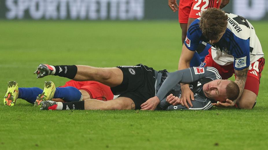 Bundesliga oslavuje 18letého hrdinu. Protihráči přímo na hřišti zachránil život