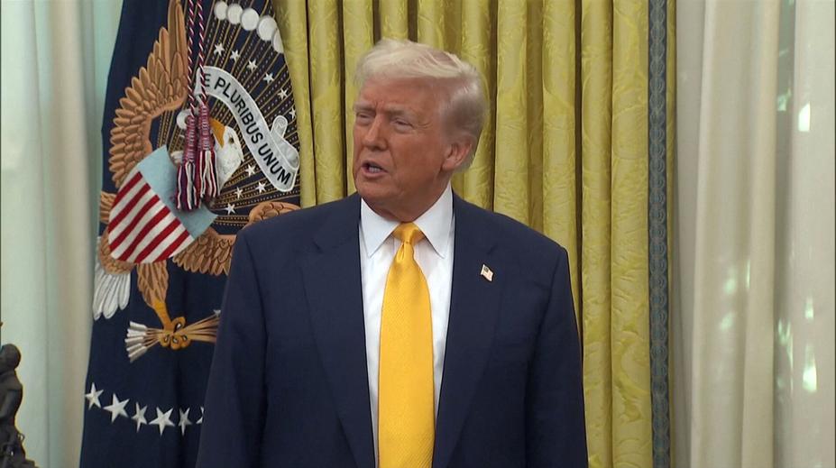Trump vyhodil šéfa americké armády. Ten se to dozvěděl při inspekci hranice