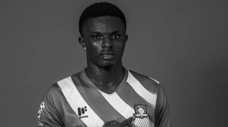 Šok a hrůza. Fotbalista Frimpong zemřel při přepadení týmového autobusu