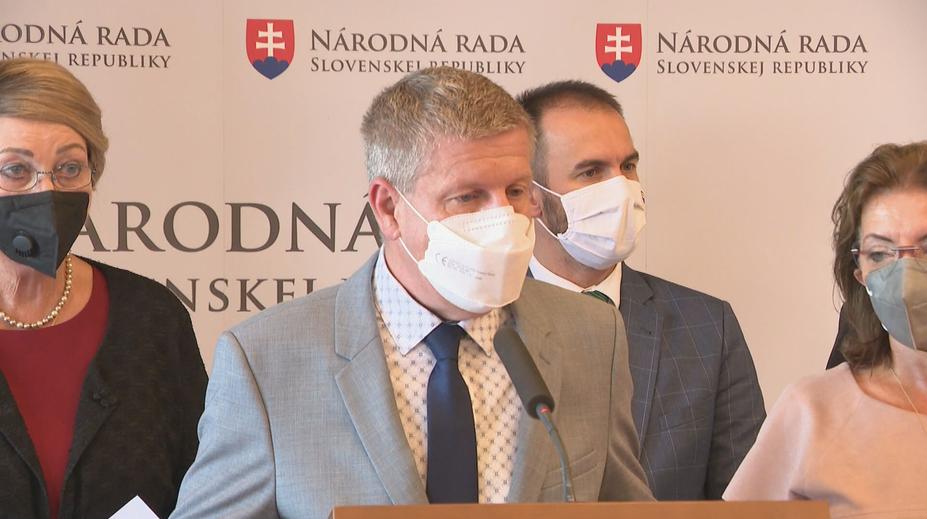 Kontroverzní zákon na Slovensku prošel: Naočkovaní budou zvýhodněni