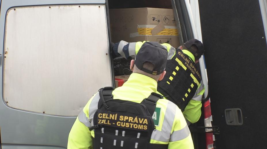 Celníci teď mohou neplatičům zabavovat věci. Včetně osobního vozidla