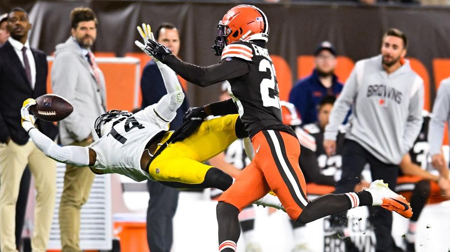 Mladík v NFL předvedl úžasné zachycení, vzpomenout dal na ikonický moment