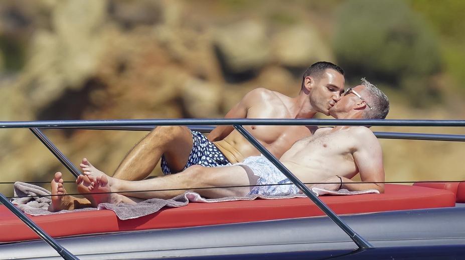 Bratr legendárního Schumachera řekl partnerovi „ano“! Luxusní svatba v Saint-Tropez