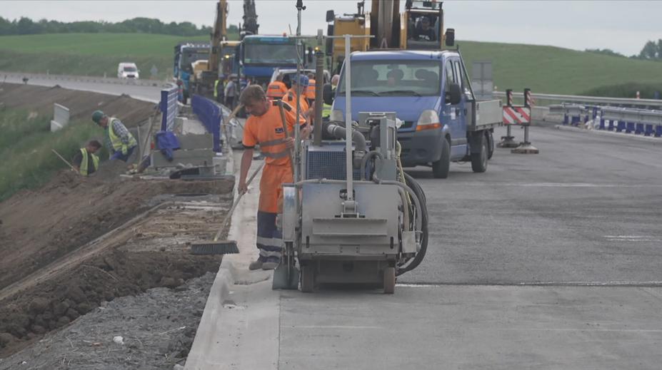 Fiasko ve Středočeském kraji. Přesoutěžení smluv s opraváři silnic nevyšlo