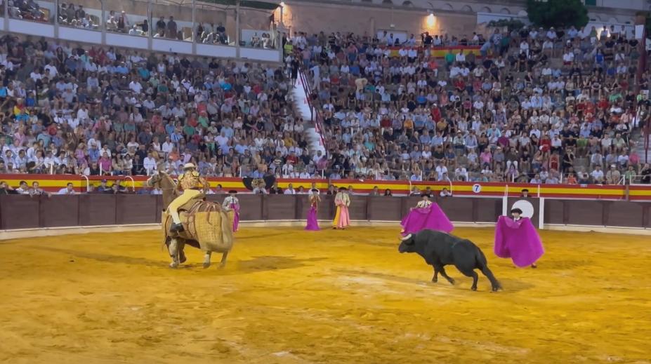 V obci na Mallorce obnovili koridu. Do hlediště smí i děti