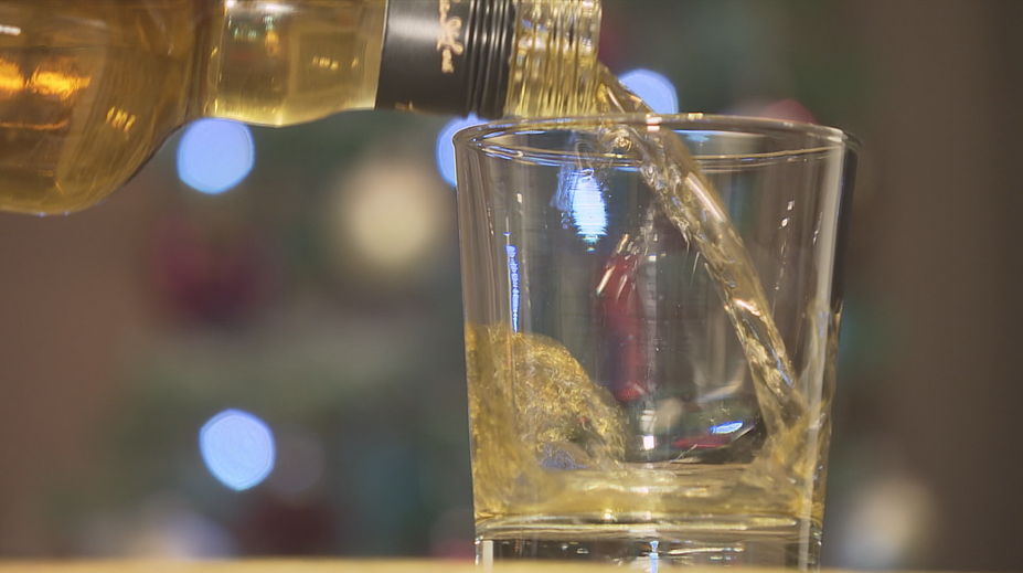 Alkoholiček je v Česku pořád víc. Nejčastější důvody, proč ženy pijí