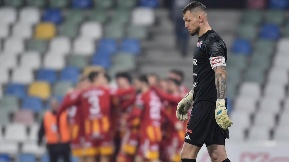 Polskem otřásl kuriózní gól. Obří chyba brankáře zaujala i tamní svaz
