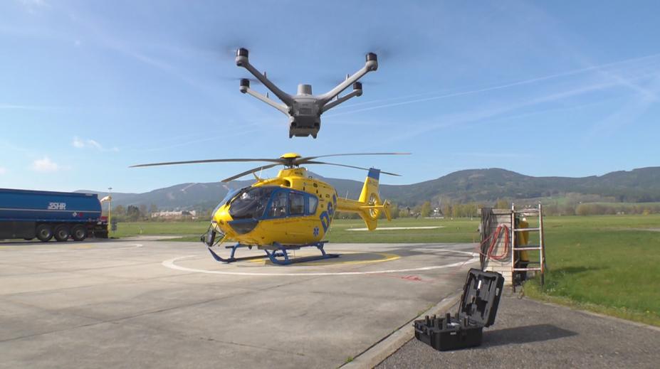 Policie dopadla pilota dronu, který v Liberci ohrozil vrtulník. Hrozí mu i vězení