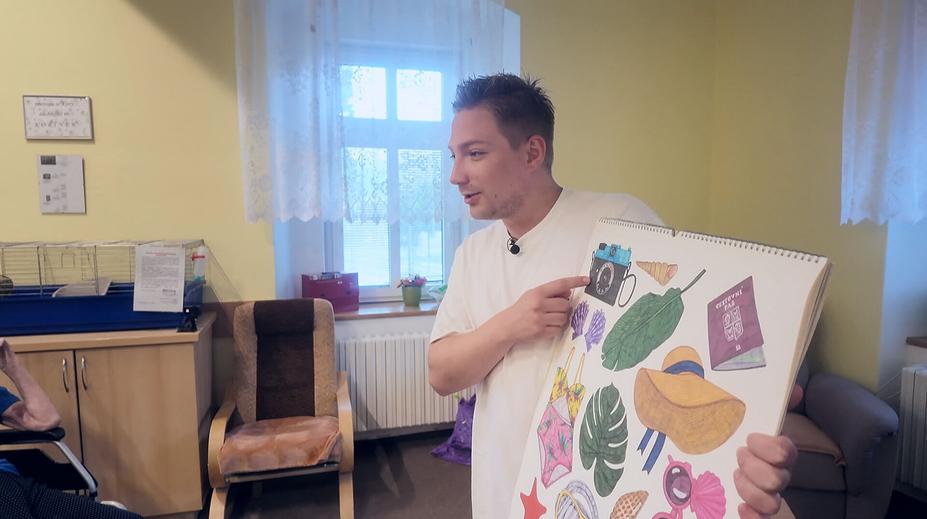 Práce na zkoušku v domově seniorů. Reportér si zkusil náročnou práci pečovatele