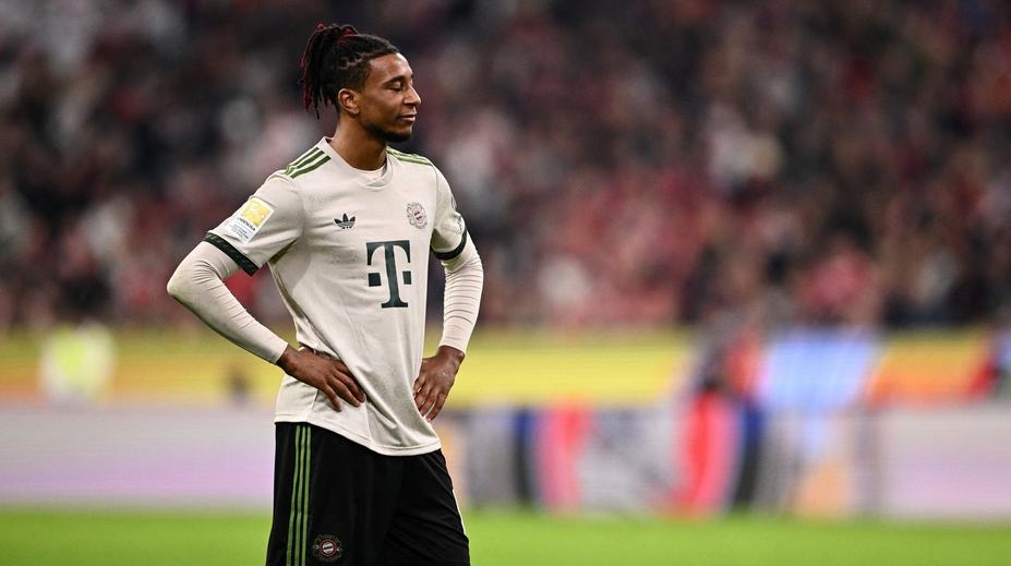 Hřejivý moment v Bundeslize. Hvězda Bayernu darovala fanouškovi mikinu
