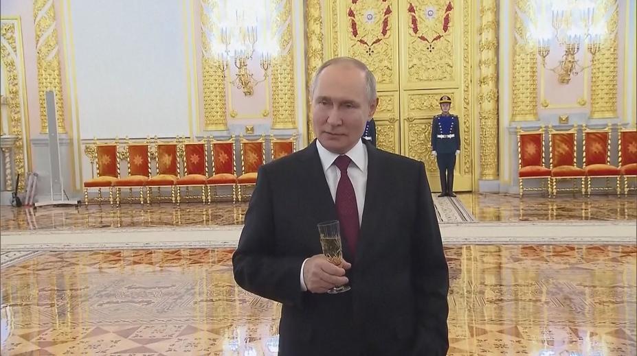 Opilý Putin blábolil na veřejnosti. Řekl, jak bude pokračovat válka