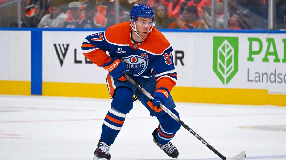 McDavid ohromuje svými čísly. Ani Gretzky nikdy neměl tak dobrý start