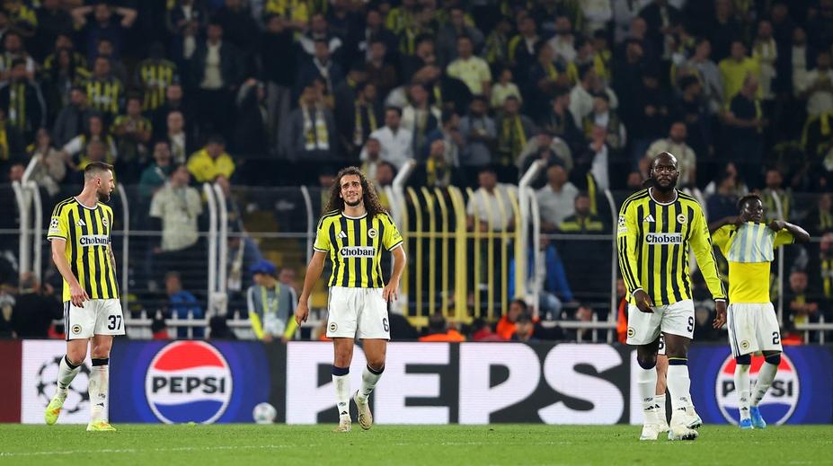 Trenérův kredit je na nule. Turecká média po kolapsu nešetří Fenerbahce